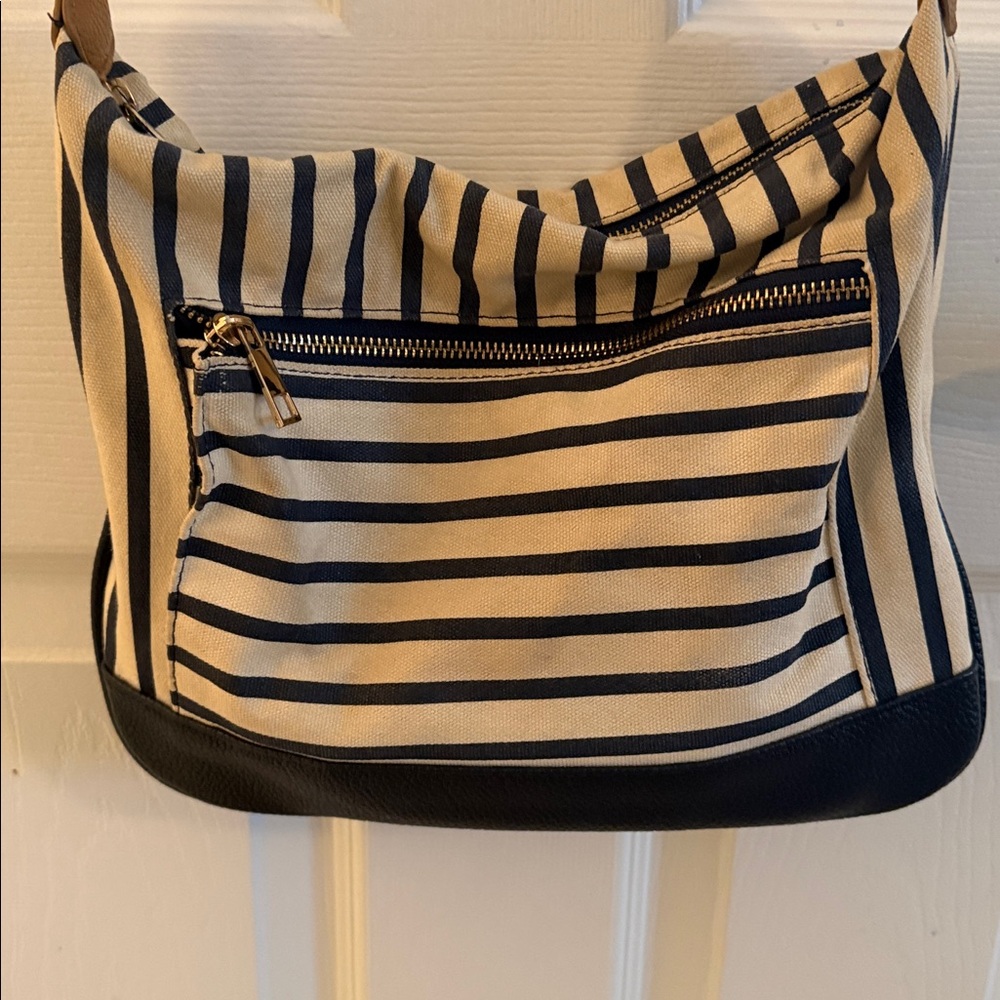 A new day blue and cream colored striped crossbody purse - Picture 4 of 5